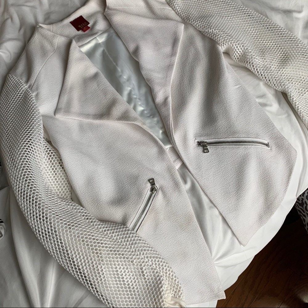 White Gili blazer